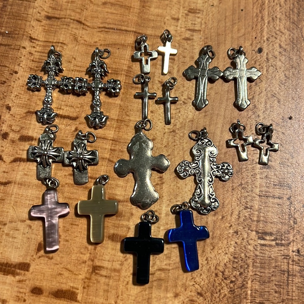 Bundle of 18 crosses